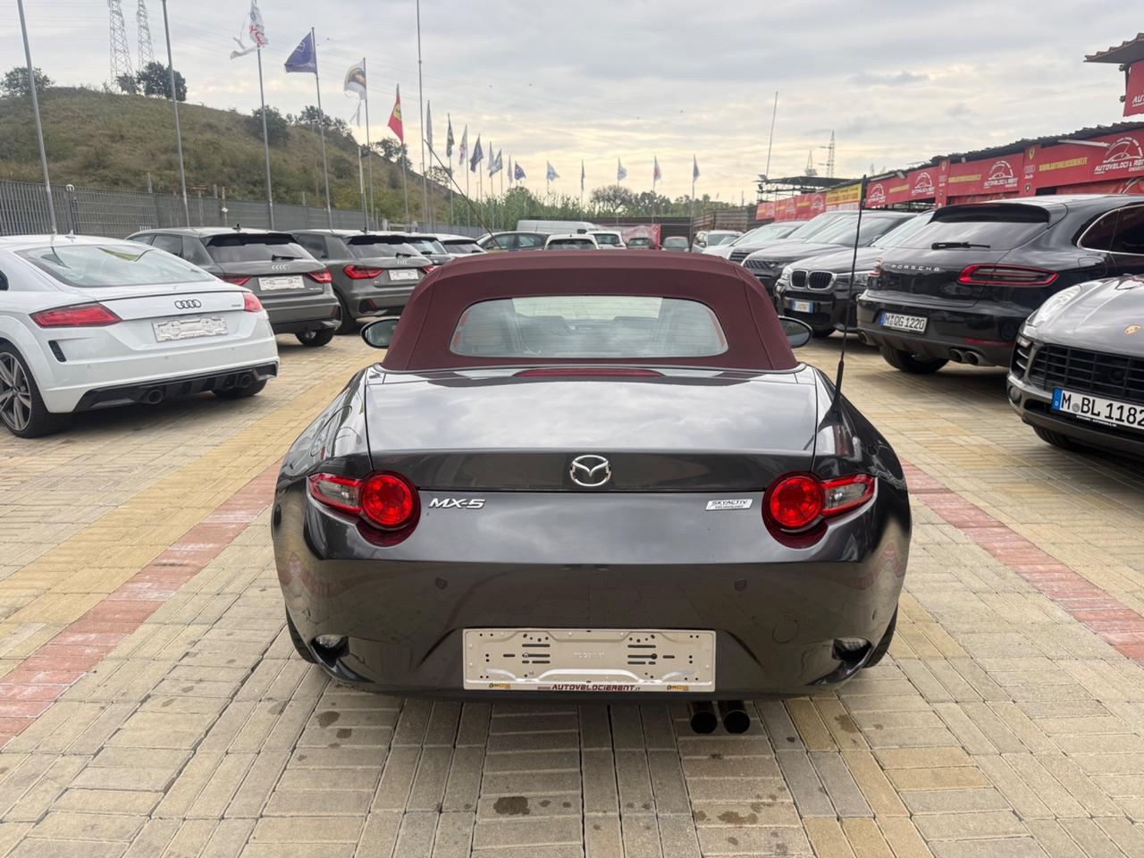 MX-5 1.5 SAKURA | CAPOTE BORDEAUX | PELLE BEIGE | BOSE | FULL LED | 17” | PRONTA CONSEGNA