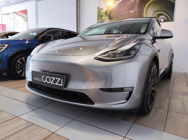 TESLA Model Y - Model Y AWD Performance