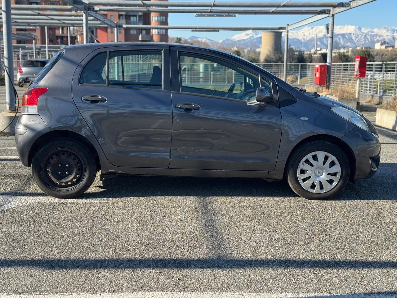 Toyota Yaris 1.0 5 porte Luxury pack