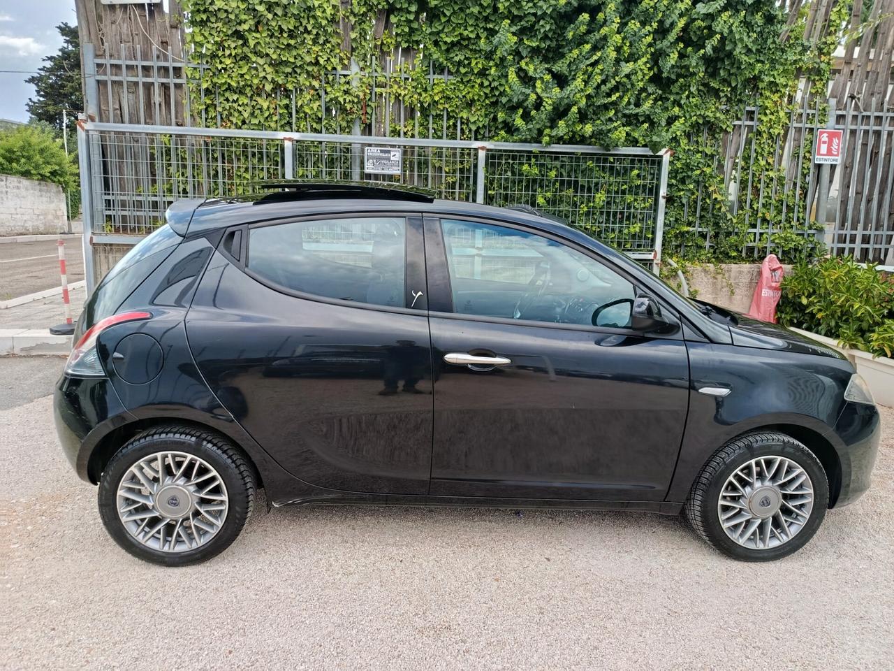 Lancia Ypsilon 1.3 MJT 16V 95 CV 5 porte S&S Platinum Tetto apribile