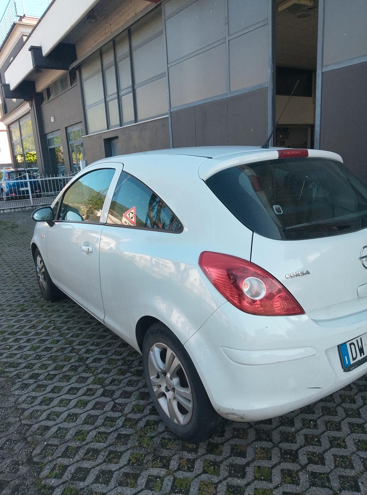 Opel Corsa 1.2 3 porte Club