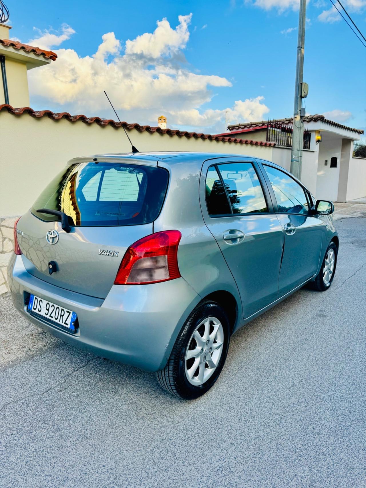Toyota Yaris 1.3 BENZ UNICO PROPRIETARIO