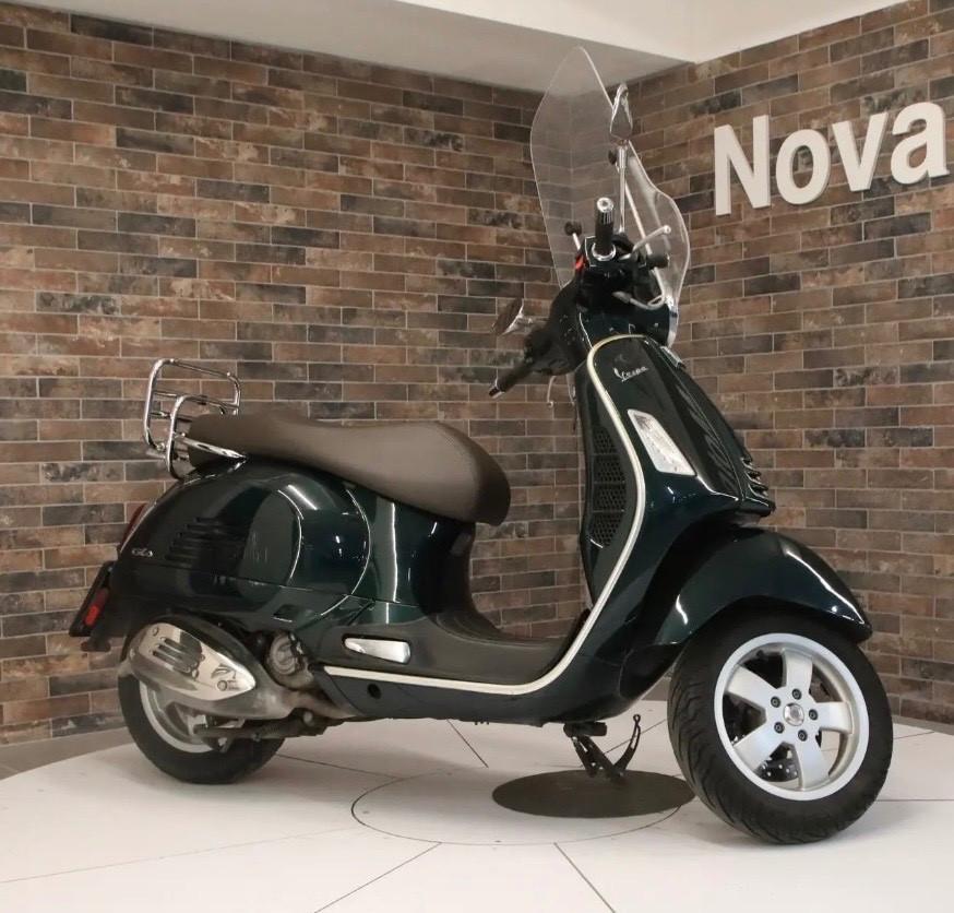 Piaggio Vespa 300 GTS
