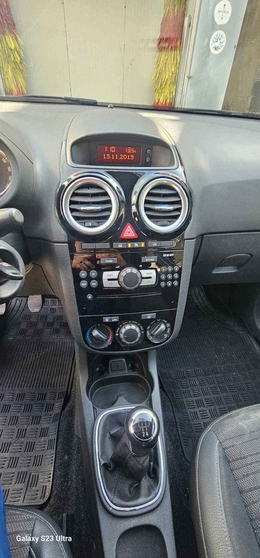 Opel Corsa 1.2 85CV 3 porte GPL-TECH b-color