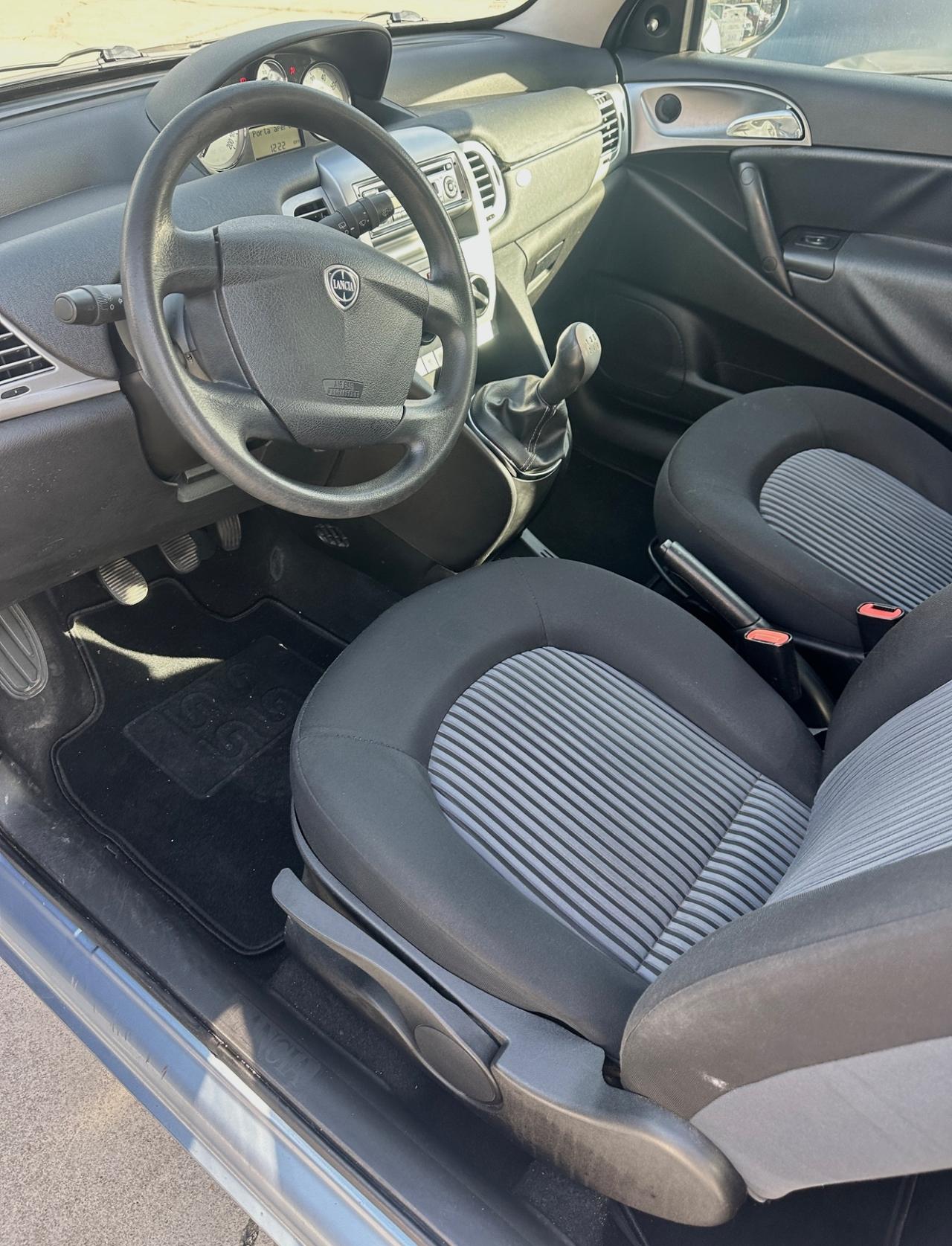 Lancia Ypsilon 1.3 MJT 75 CV 3p VERSUS