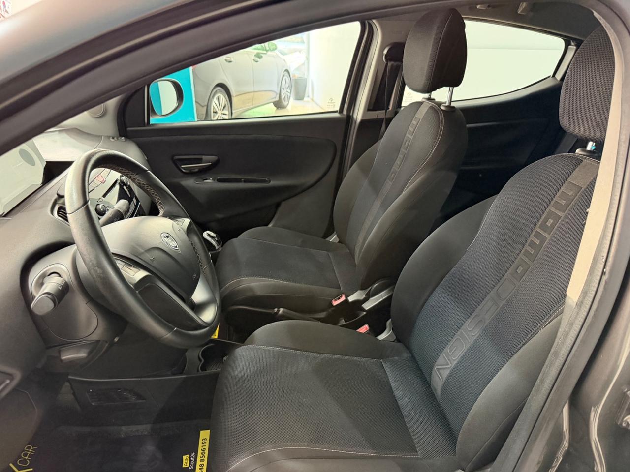 LANCIA YPSILON 1.2 BENZINA MOMO DESIGN S