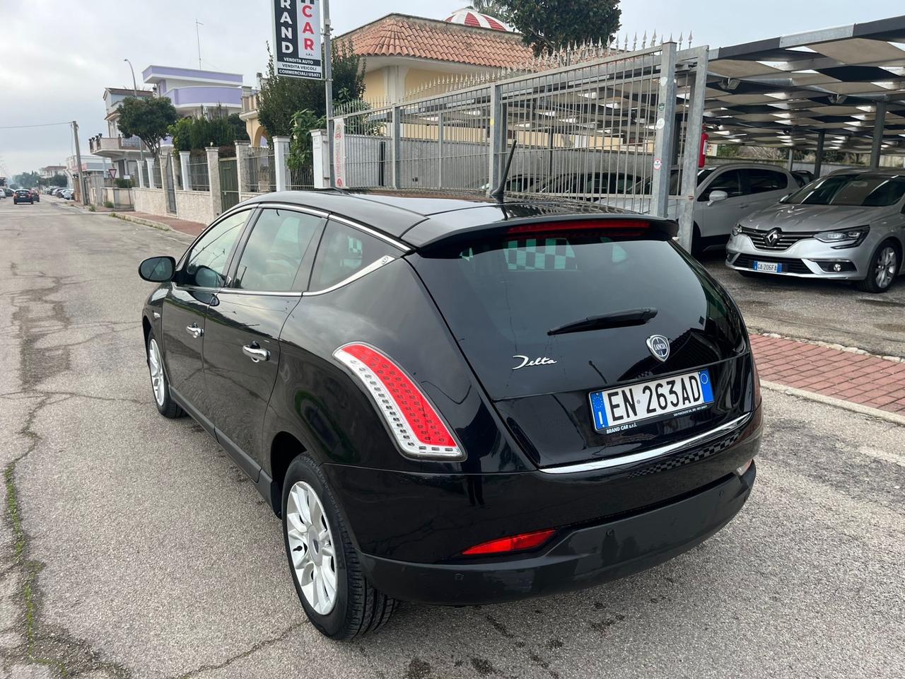 Lancia Delta 1.6 MJT Silver - 2011