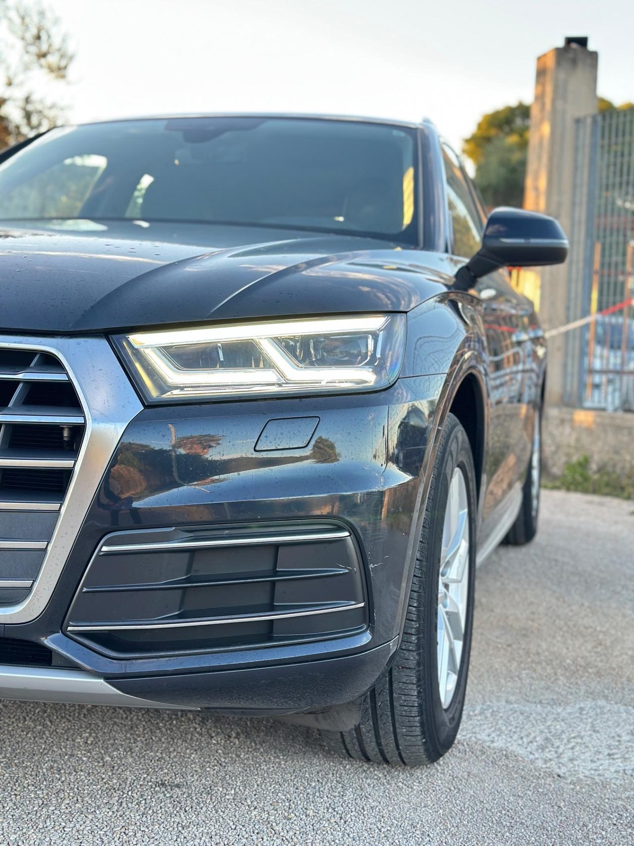 Audi Q5 2.0 TDI 150 CV Design-2017 LED/PELLE/18"