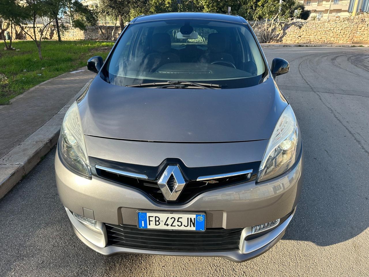 Renault SCENIC 1.5 dCi 110CV 2015 - TOM TOM