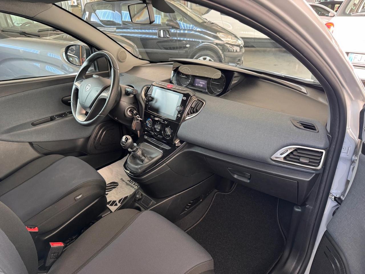 Lancia Ypsilon 1.0 FireFly 5 porte S&S Hybrid Ecochic Gold