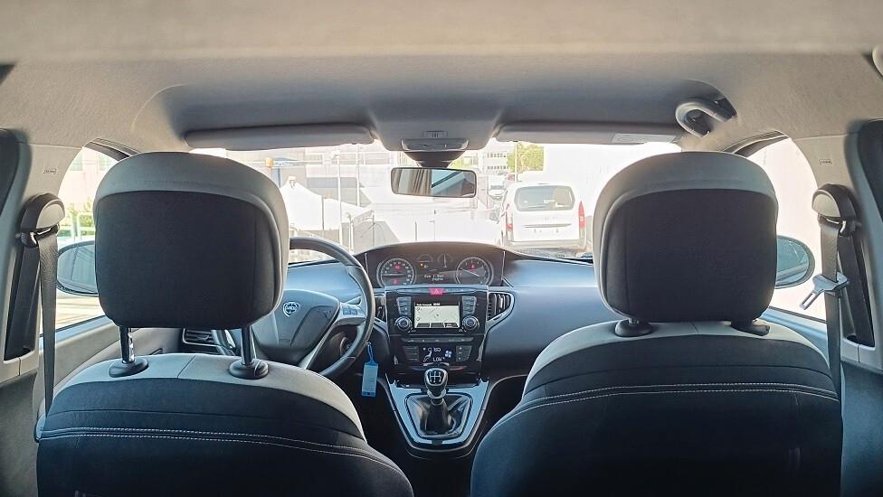 Lancia Ypsilon 1.2 69 CV 5 porte S&S Platinum