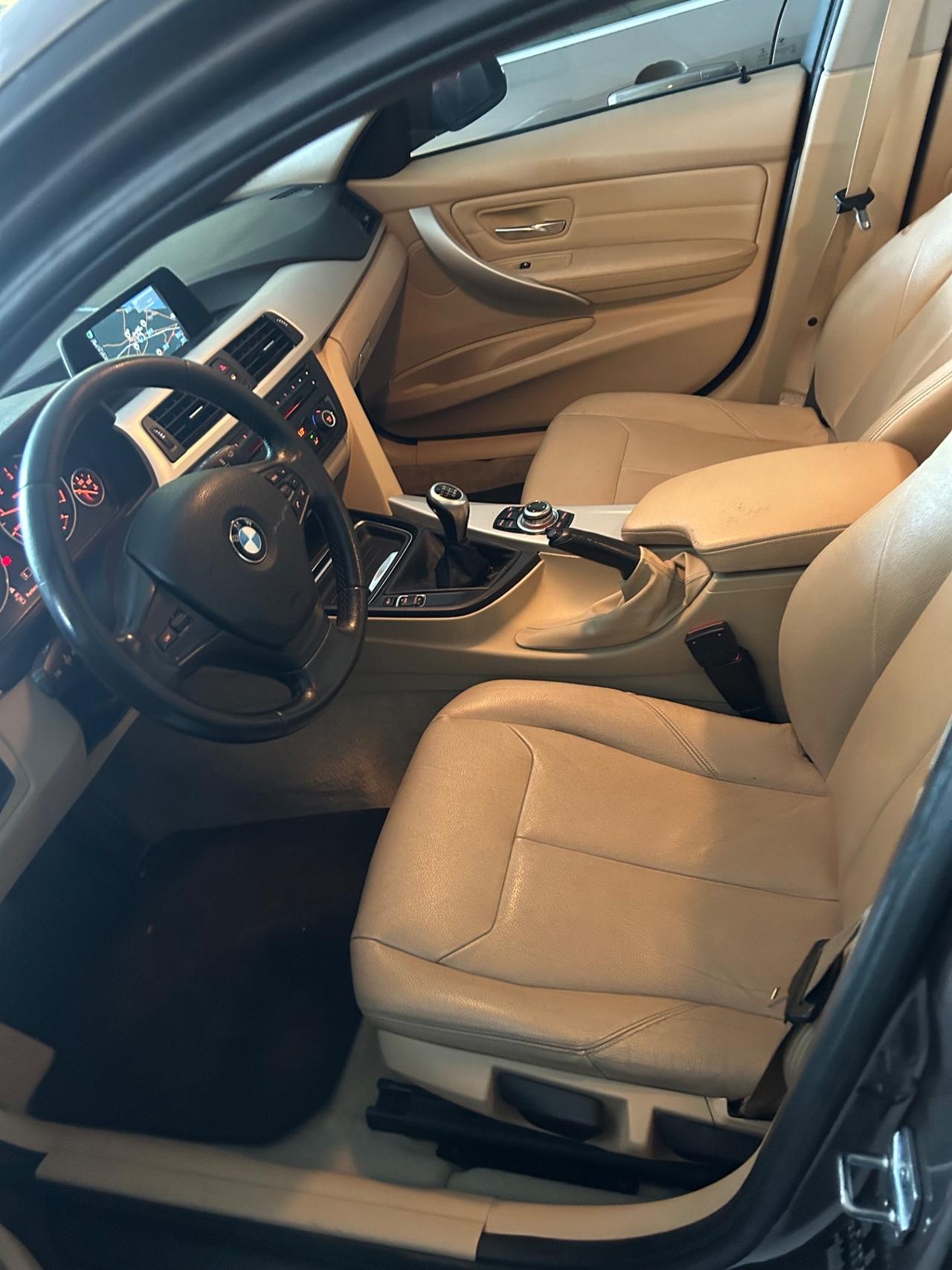 BMW 318d Touring 143 cv “PELLE/NAVI/SENSORI”-2015