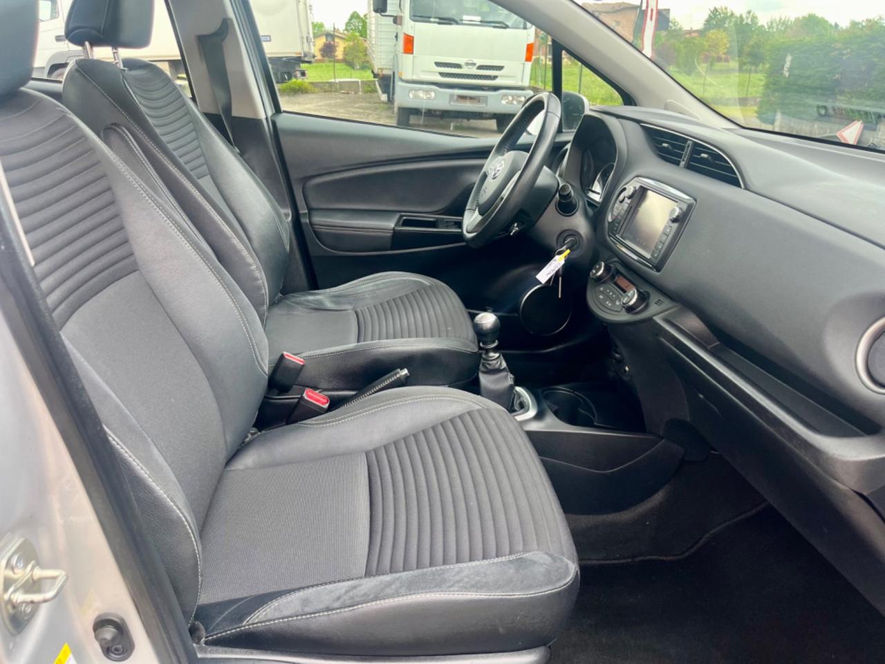Toyota Yaris 1.3benz 2015 90.000km perfetta per neopatentati