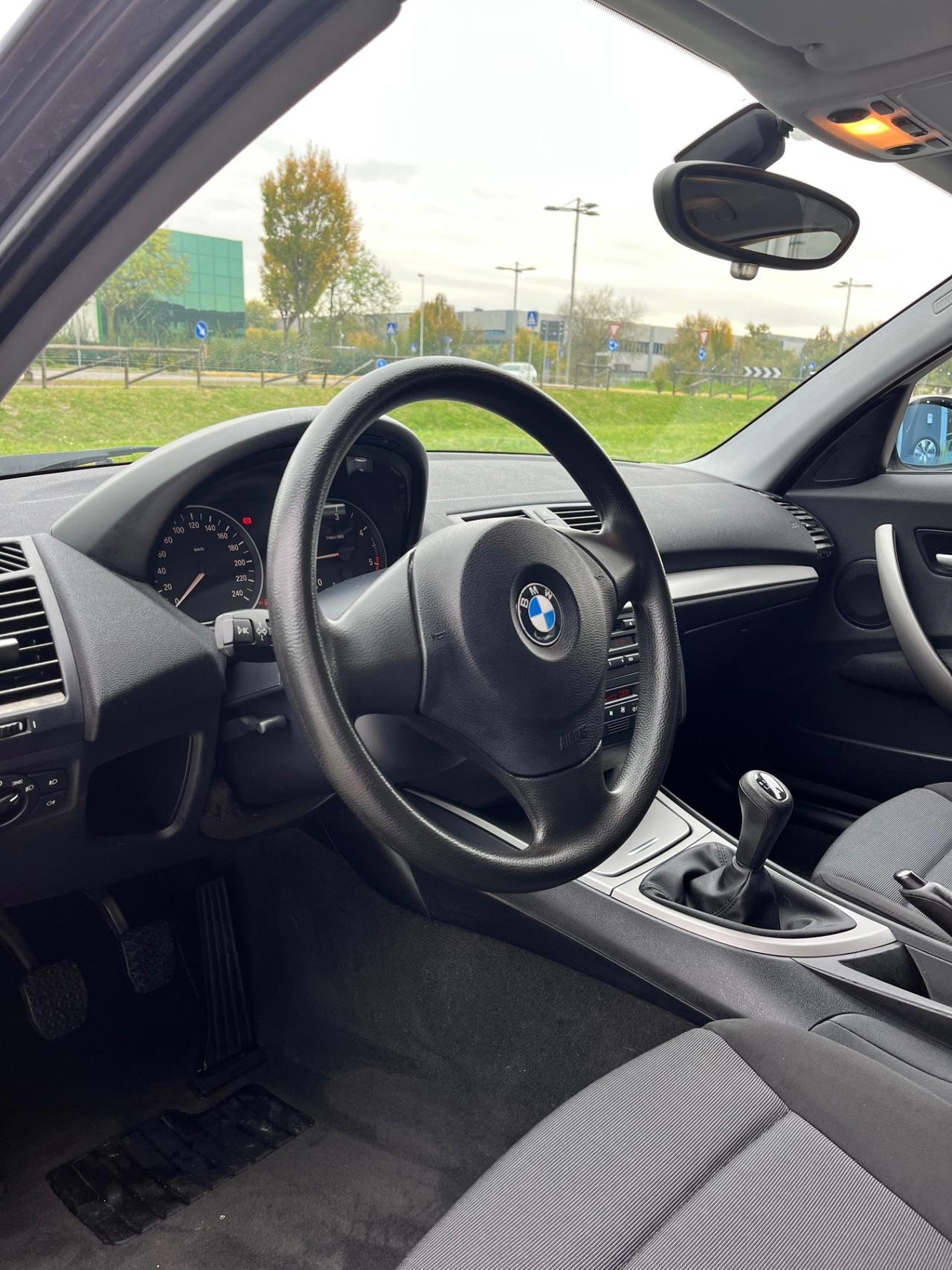 Bmw serie 118D 122CV Neopatentati