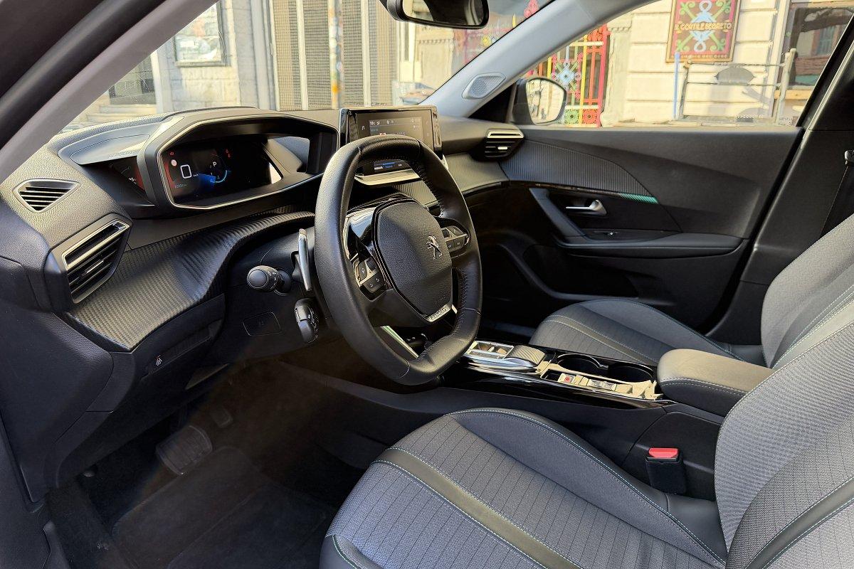 PEUGEOT 2008 PureTech 130 S&S EAT8 Allure