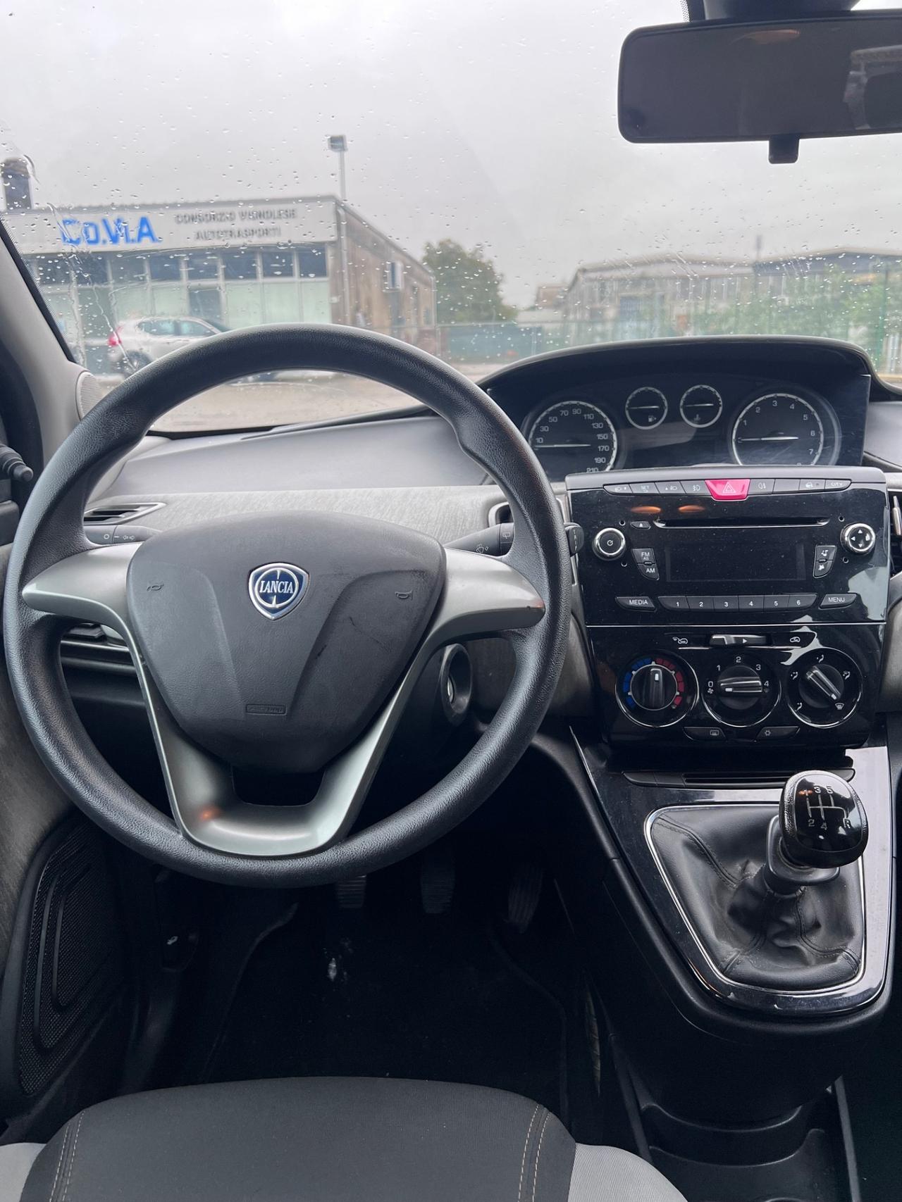 Lancia Ypsilon 1.2 69 CV 5 porte Silver