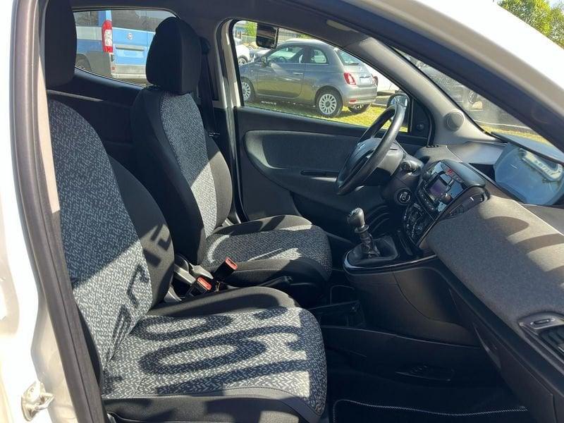 Lancia Ypsilon 1.0 FireFly 5 porte S&S Hybrid Silver