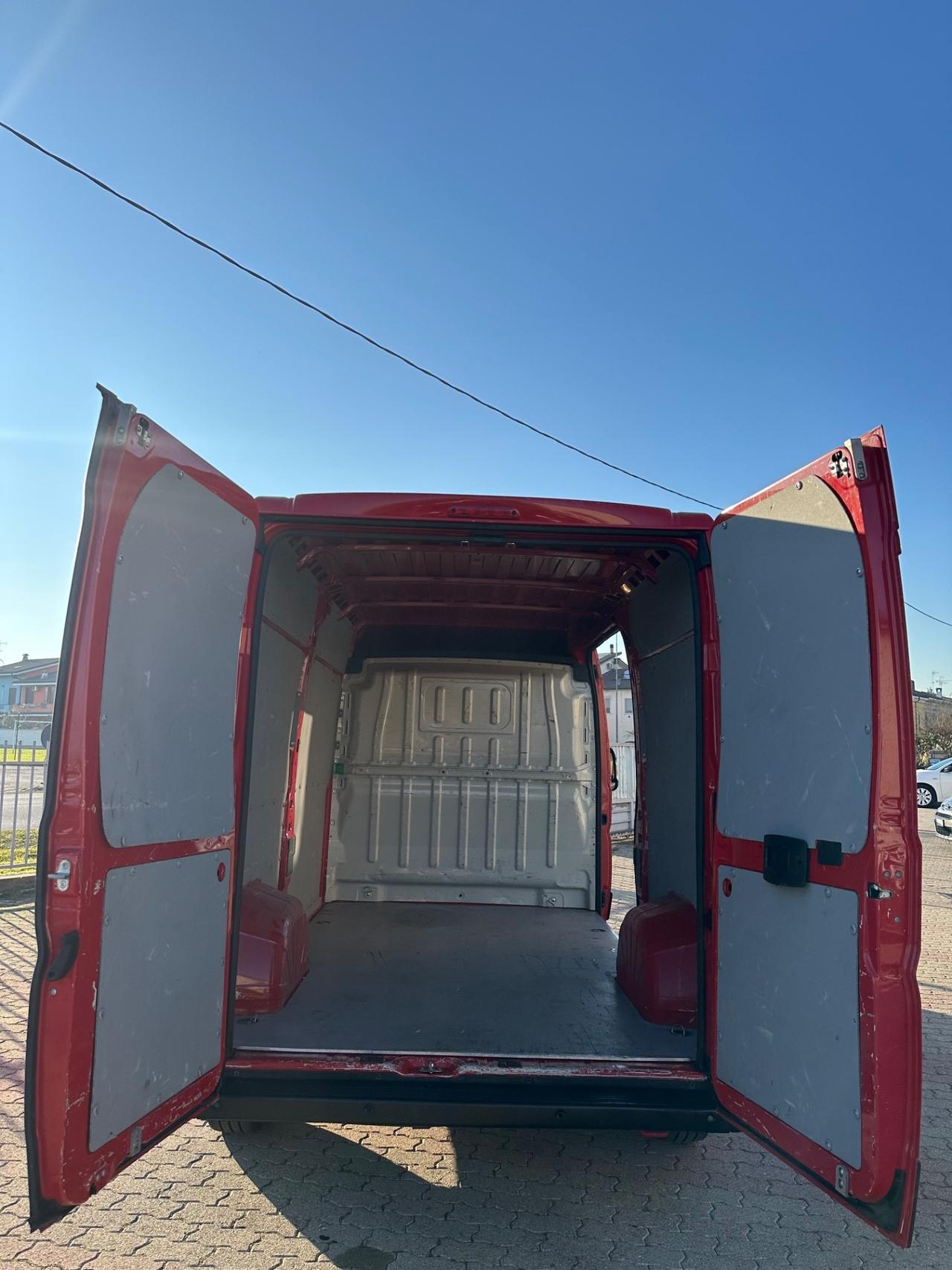 Peugeot Boxer 335 2.2 BlueHDi 140 S&S PC-TM Furgone