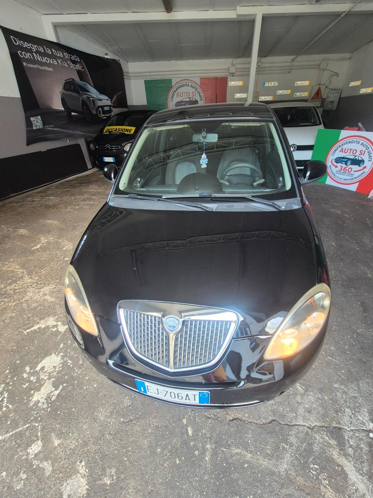 Lancia Ypsilon 1.2 69 CV Platino neo patentati