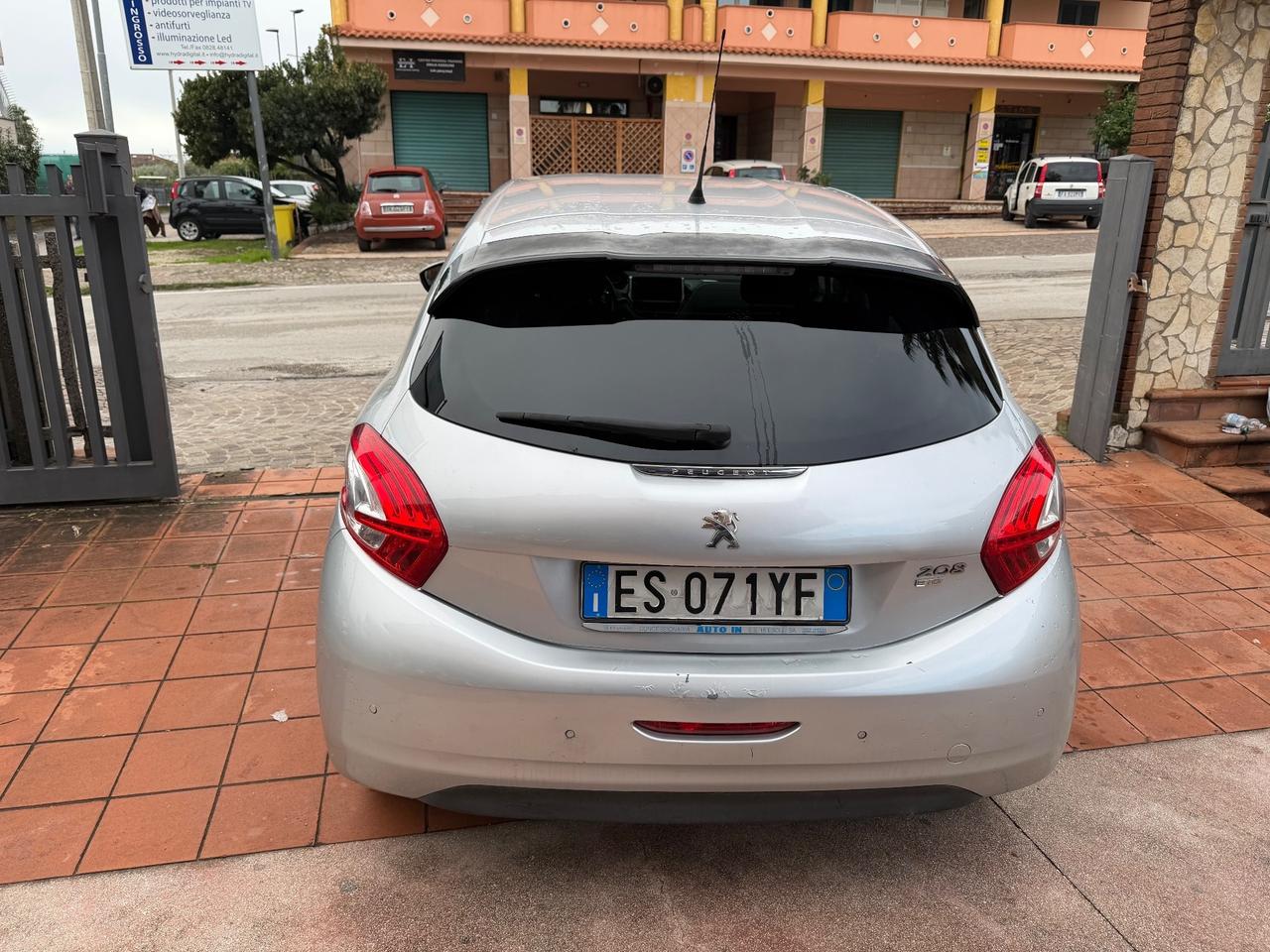 Peugeot 208 1.4 e-HDi 68 CV S&S robotizzato 5 porte Active