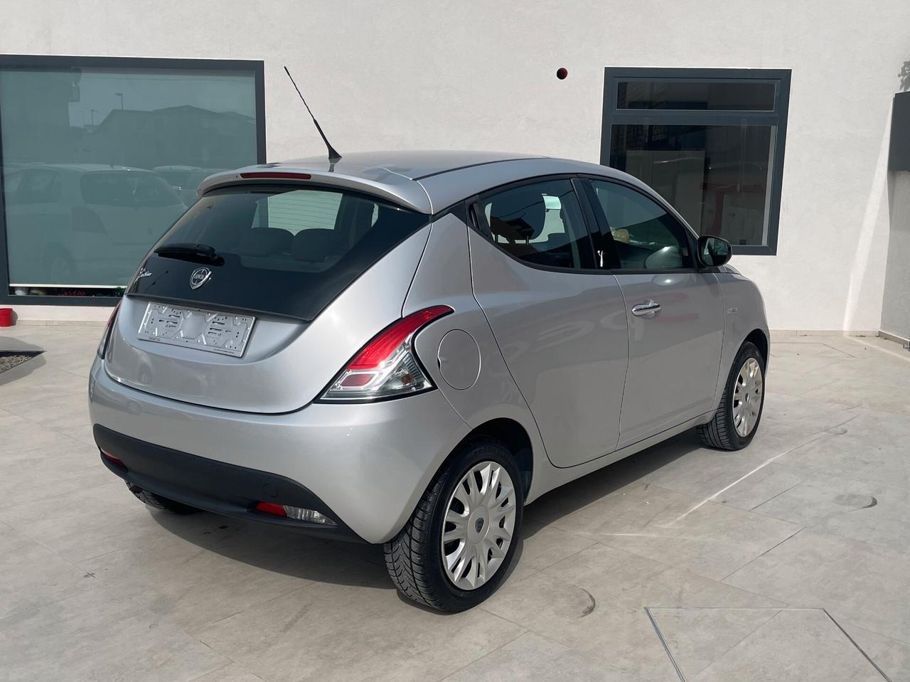 Lancia Ypsilon 1.2 69 CV 5 porte S&S Silver
