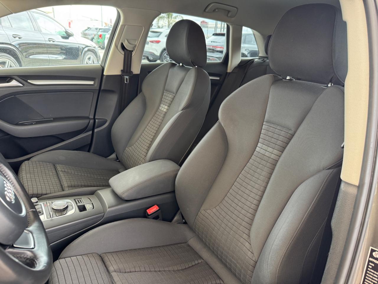 AUDI A3 2.0 TDI S TRONIC DESIGN