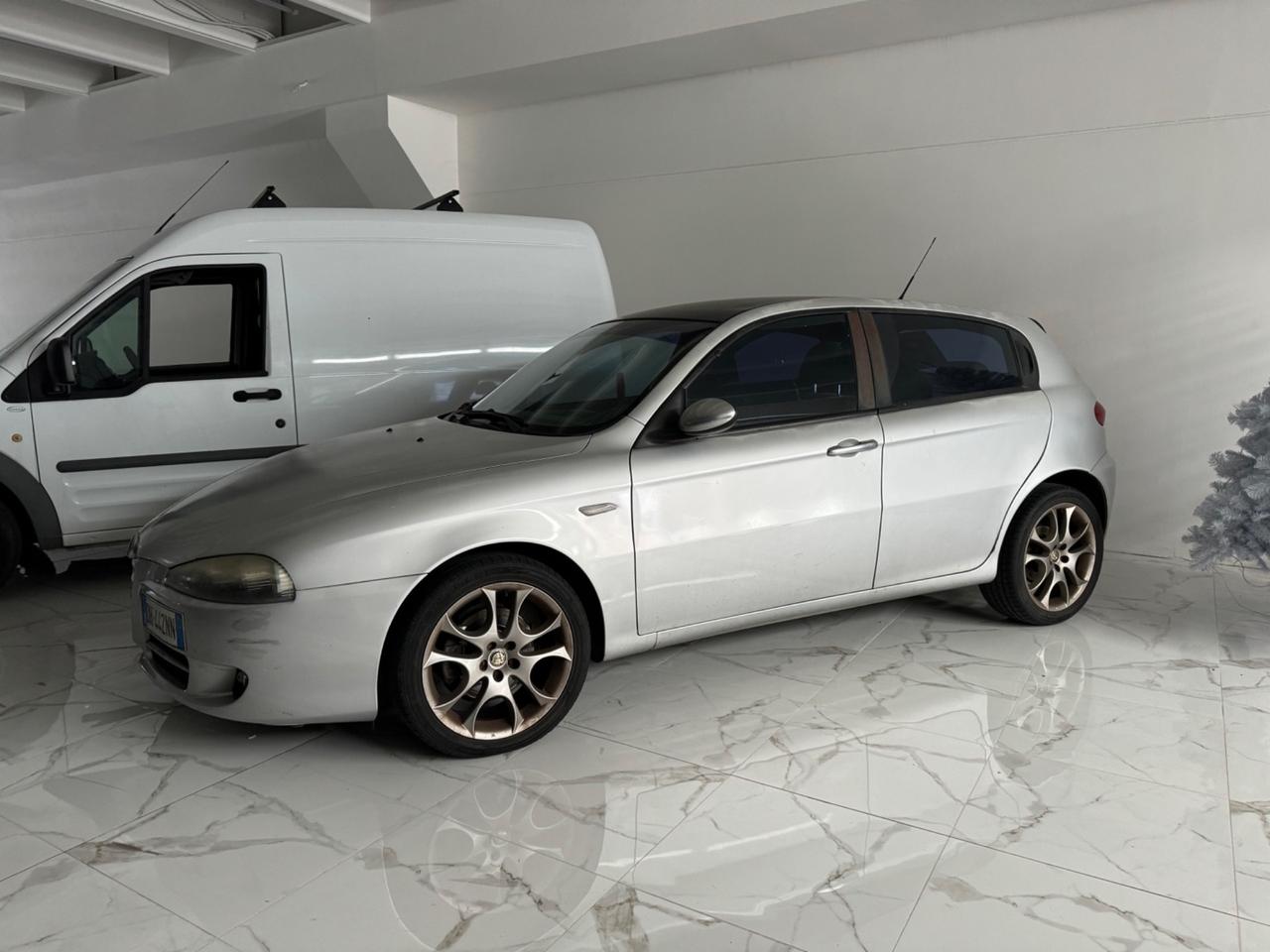 Alfa Romeo 147 1.9 JTD (120) 5 porte Black Line