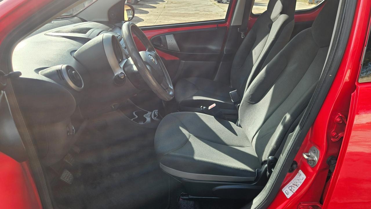 Toyota Aygo 1.0 VVT-i 69 CV 5 porte x-cool MMT