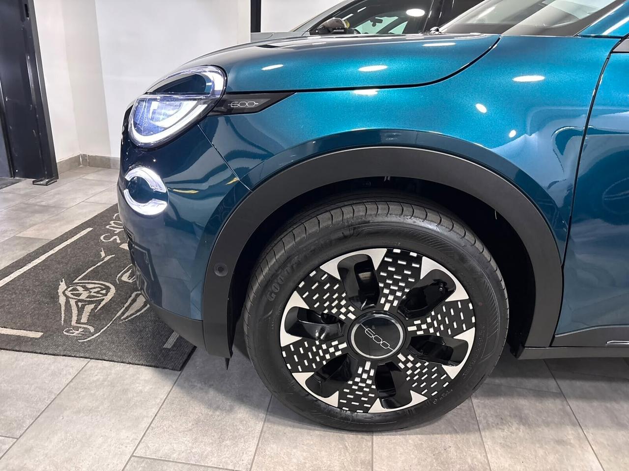 FIAT 600 HYBRID DCT MHEV "LA PRIMA" IVA ESPOSTA