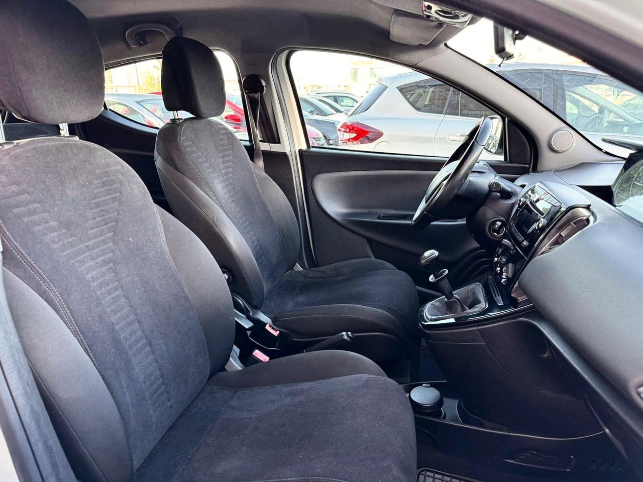 Lancia Ypsilon 0.9 TwinAir 85 CV 5 porte Metano Ecochic Gold