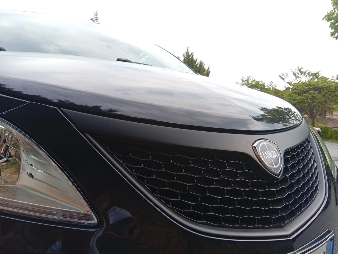 Lancia Ypsilon 1.2 69 CV 5 porte GPL Ecochic Black and Noir