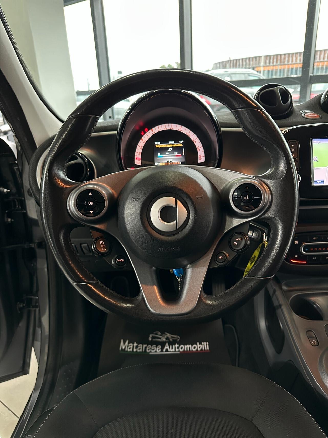 Smart ForFour 0.9cc 90cv Automatica Tetto Sensori Finanziabile