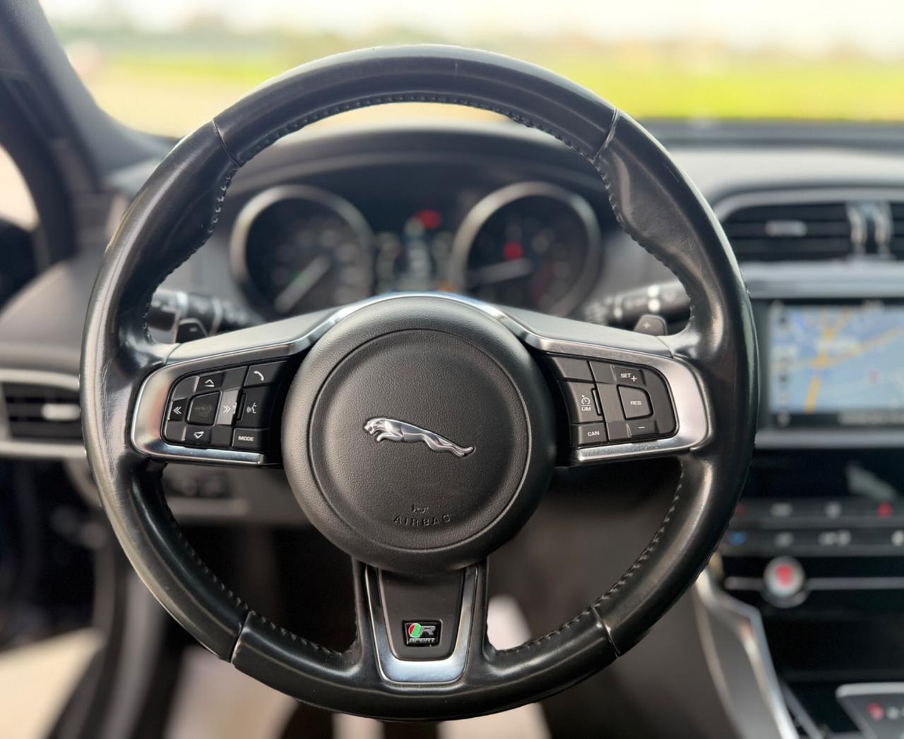 Jaguar XE 2.0 D Turbo 180CV aut. R-Sport