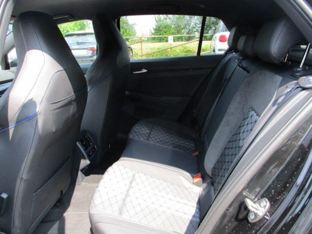 VOLKSWAGEN Golf 2.0 TDI 150 CV DSG SCR R-Line 30 YEARS