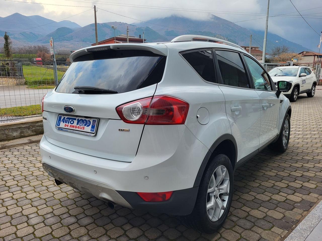 FORD KUGA TITANIUM 2WD 136cv NAVIGATORE / DISPLAY TOUCH / BLUETOOTH / DVD