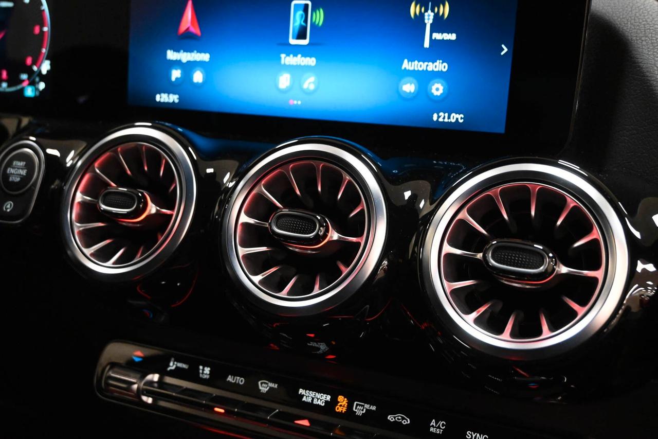 MERCEDES GLA (H247) GLA 200 d Automati...