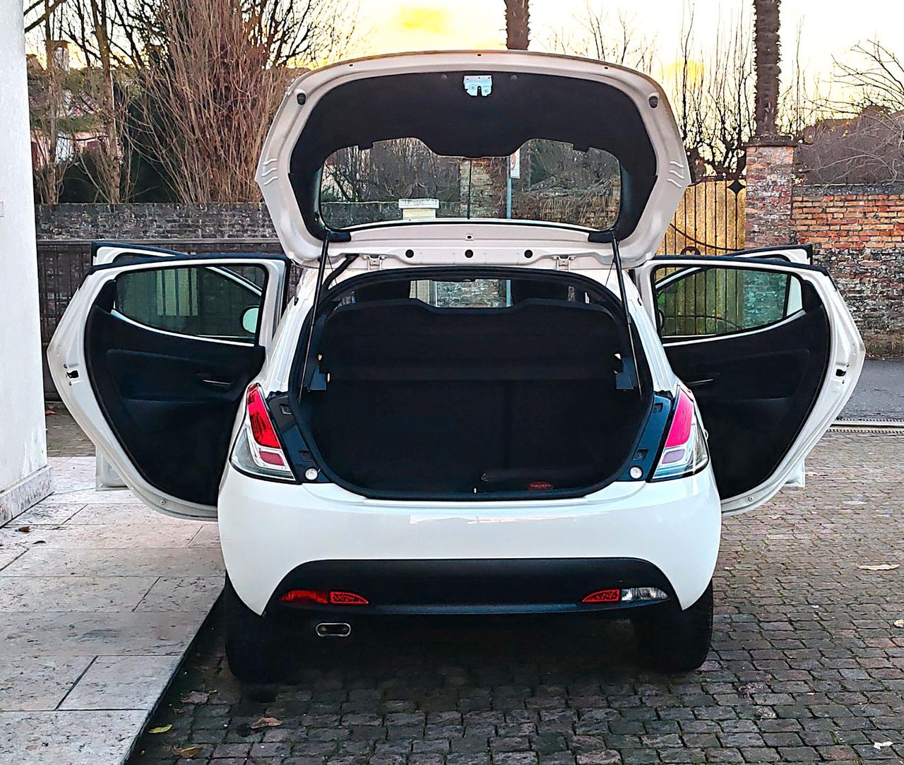 Lancia Ypsilon 1.2 69 CV 5 porte GPL Ecochic Gold