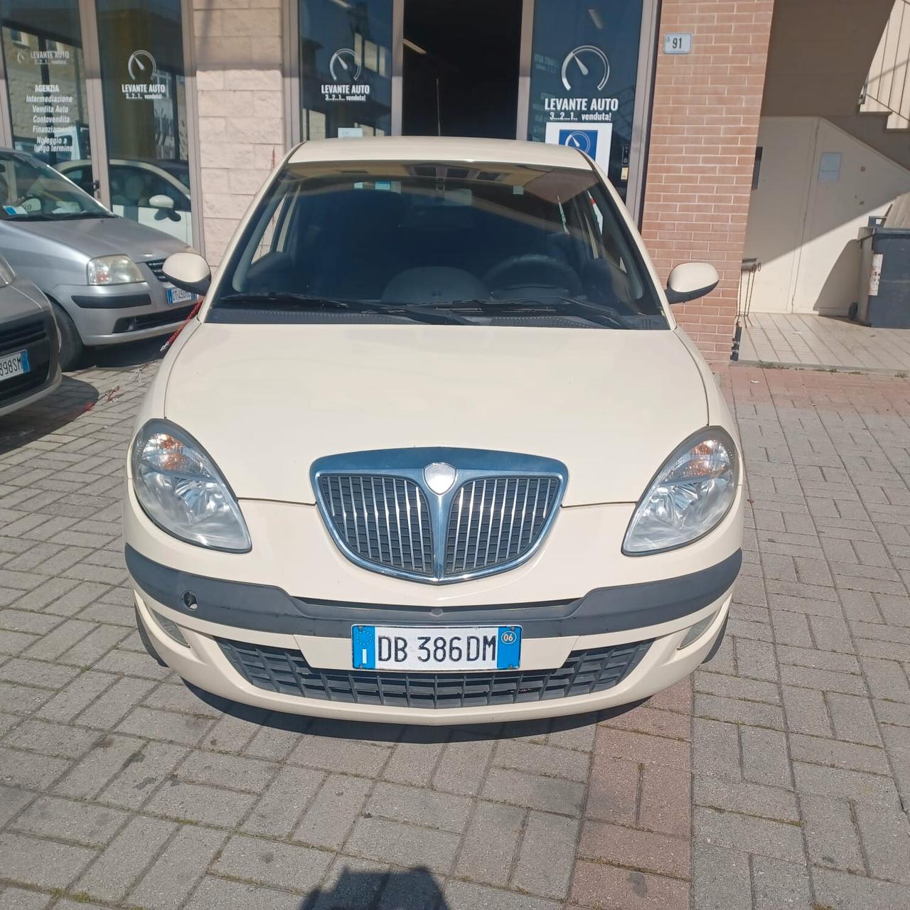 158.148KM YPSILON 1.2 NEOPATENTATI PIANTONE STERZO NUOVO