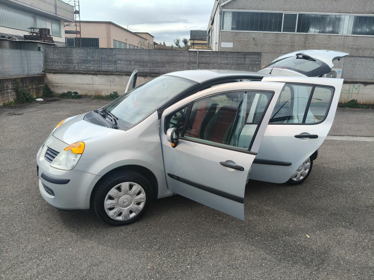 Renault Modus 1.2 benzina PER NEOPATENTATI