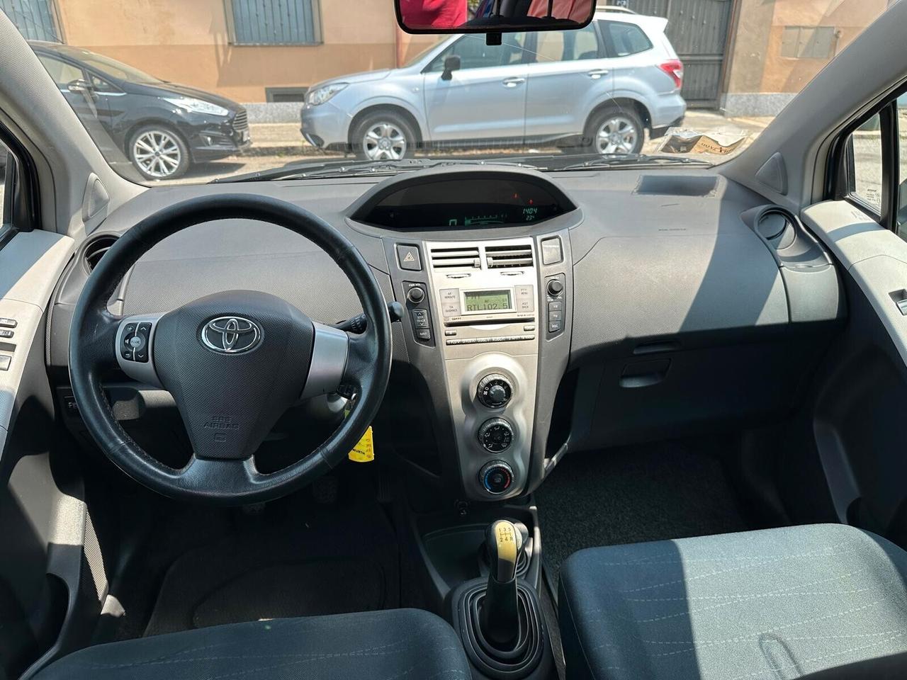 Toyota Yaris 1.0 5 porte