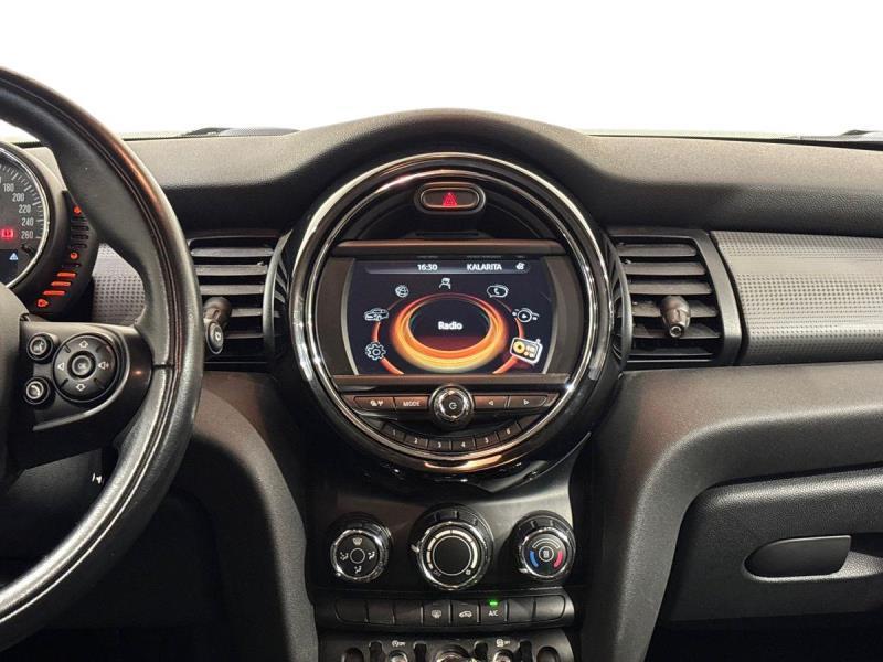 Mini Cooper D 1.5 D Cooper D Boost Auto