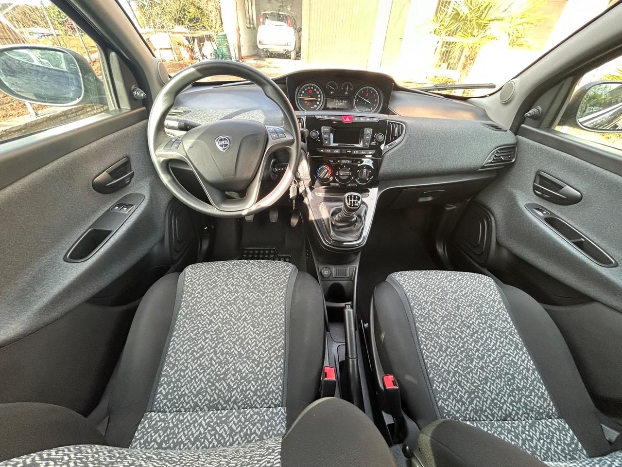 Lancia Ypsilon 1.0 Hybrid Ecochic