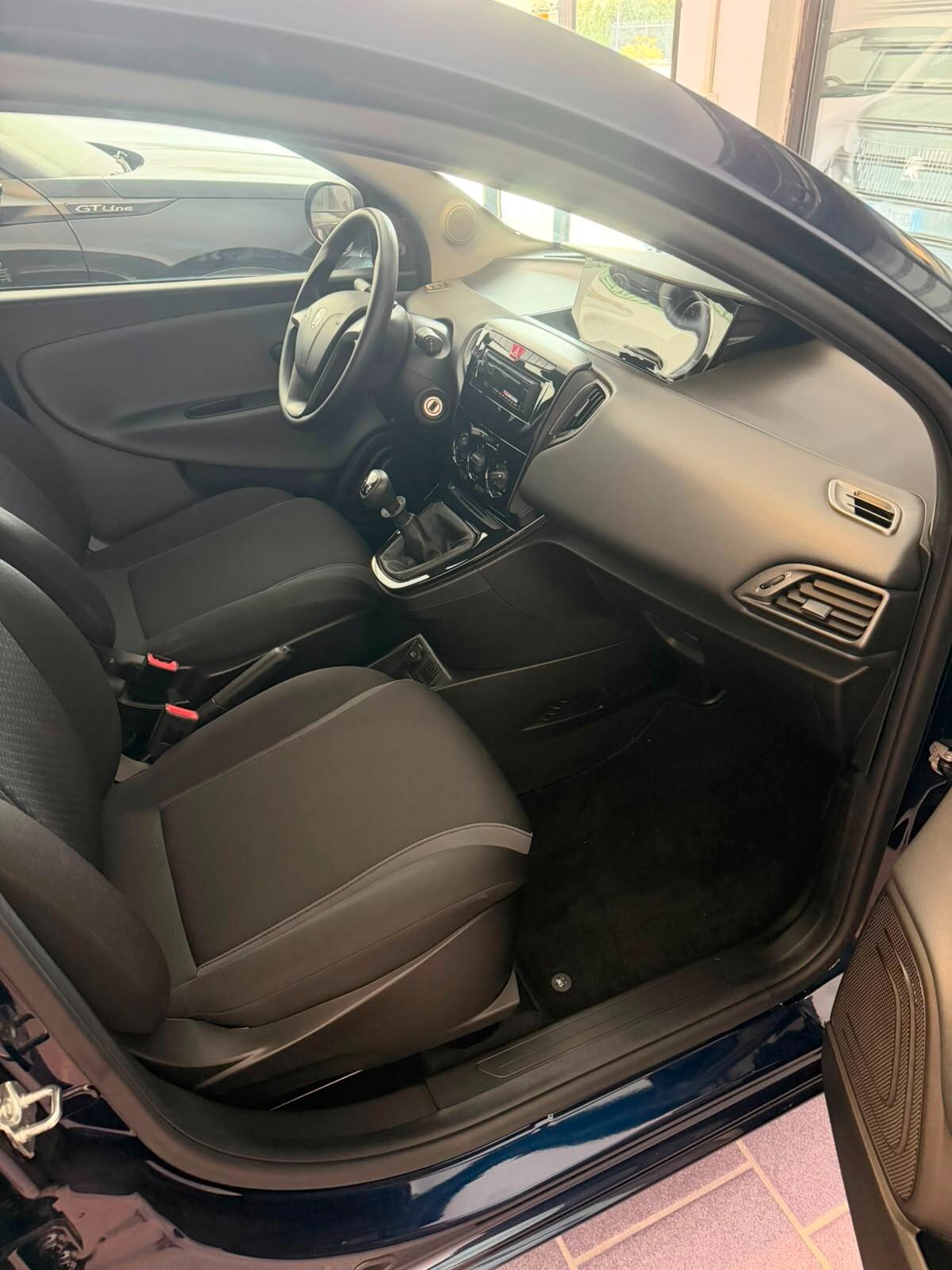 Lancia Ypsilon 1.2 69 CV 5 porte S&S Gold