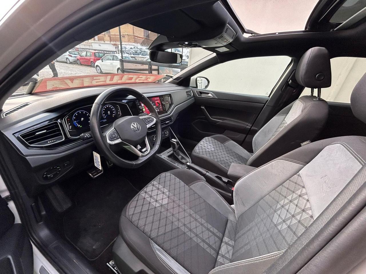 Volkswagen Taigo 1.0 TSI 110 CV DSG R-Line + Tetto Apribile