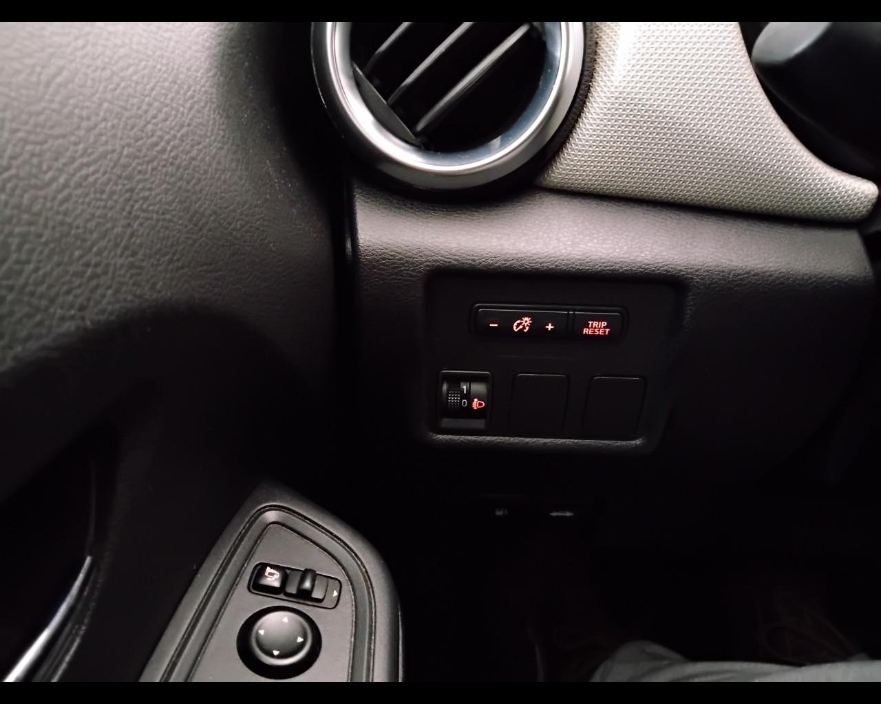 NISSAN Micra V 2017 - Micra 0.9 N-Connecta 90cv