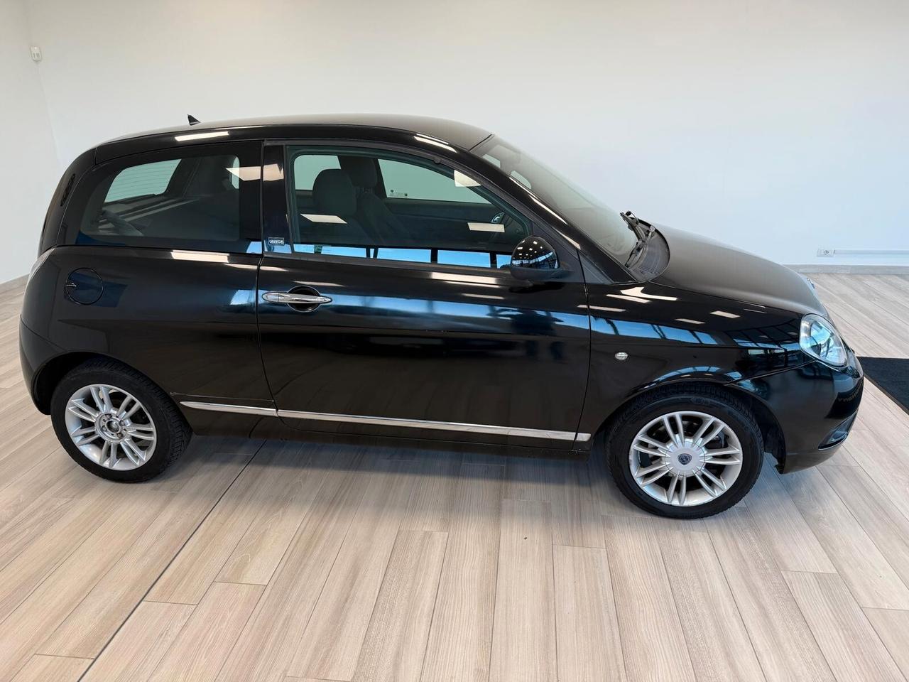 Lancia Ypsilon 1.2 69 CV Unyca