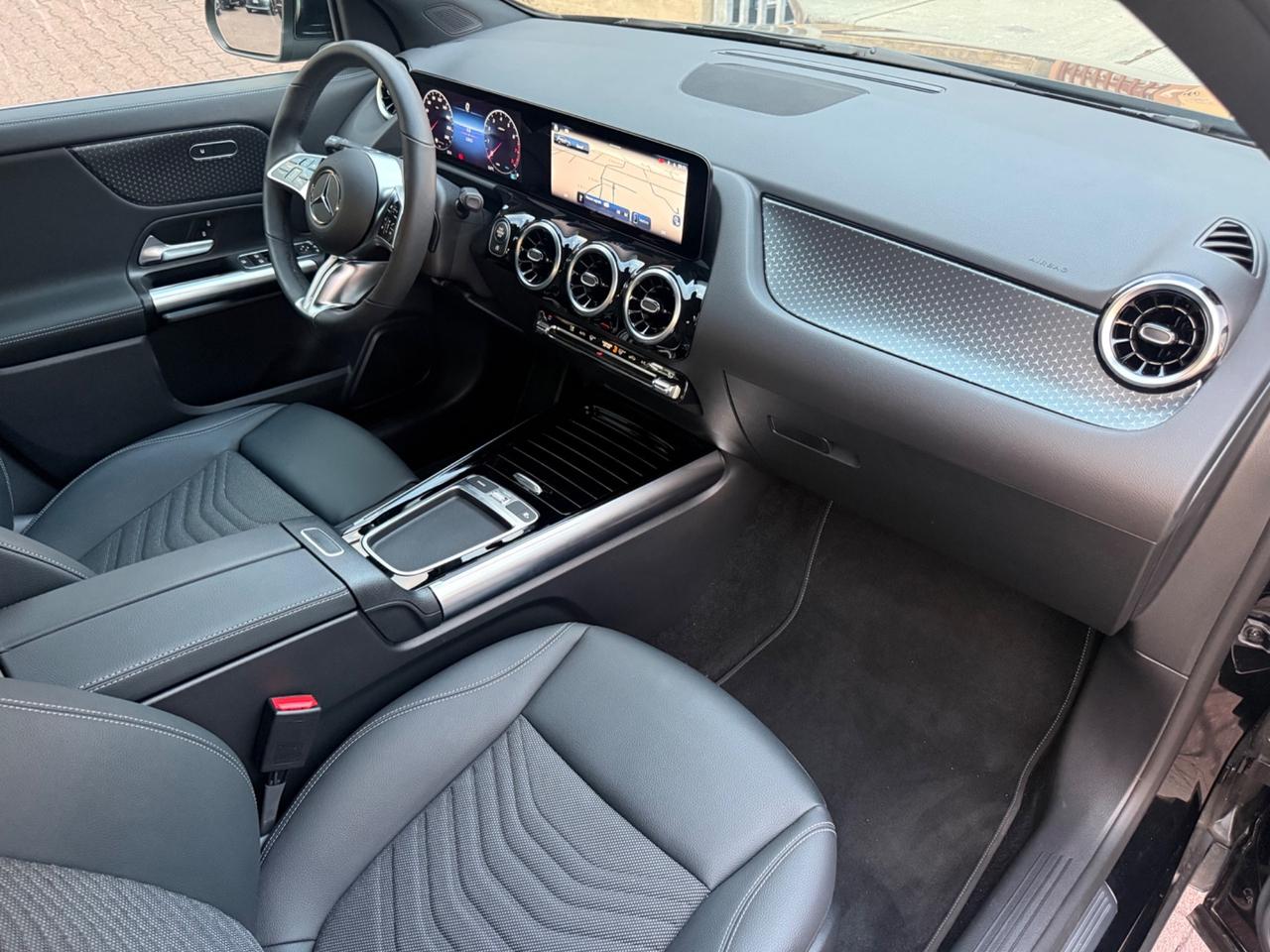 Mercedes-benz GLA 180 Mhev Aut. PARI AL NUOVO - PRONTA CONSEGNA - PREZZO REALE!
