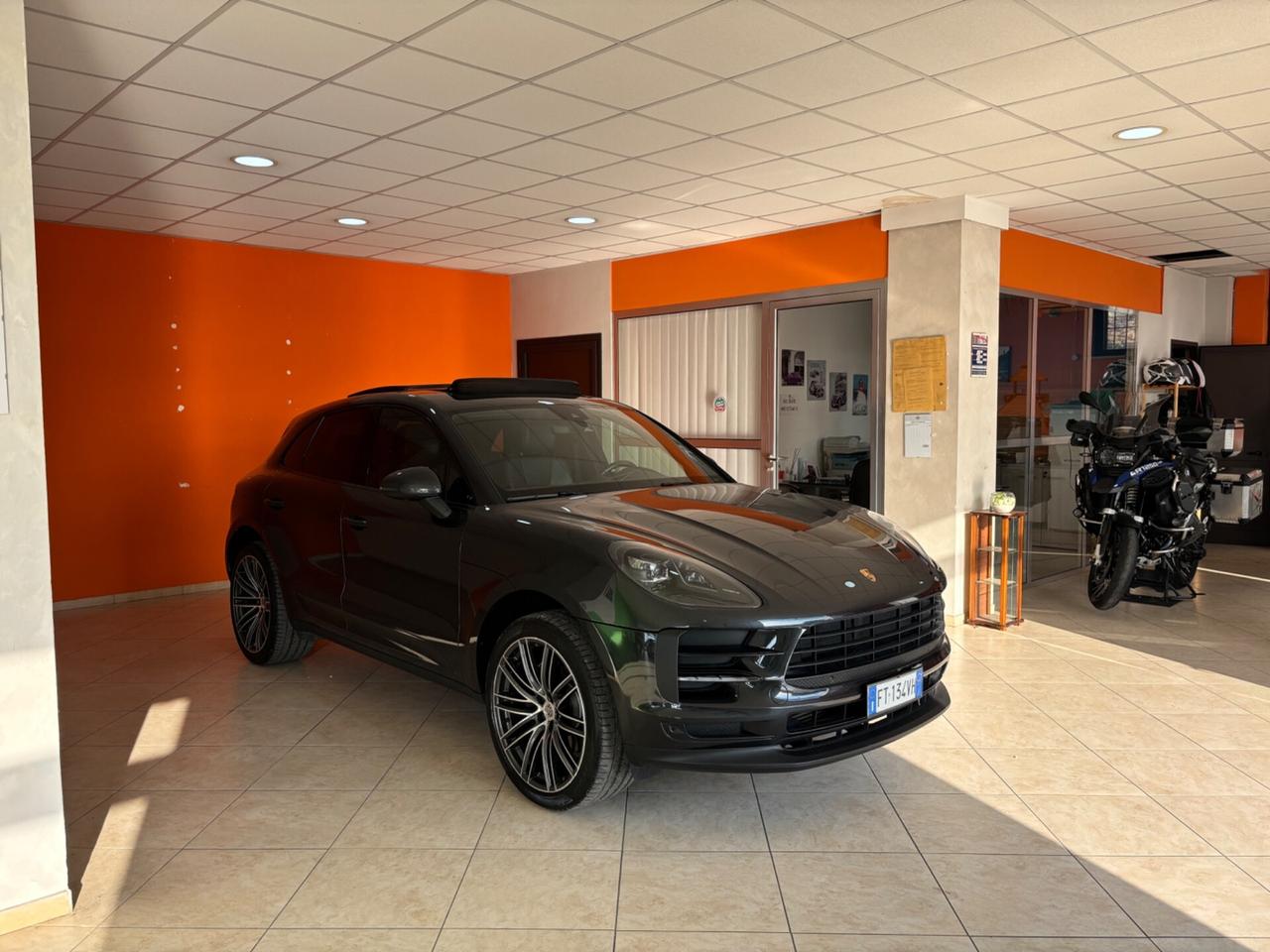 Porsche Macan 2.0 245 cv matrix-navi-tetto-pelle permute finanziamenti