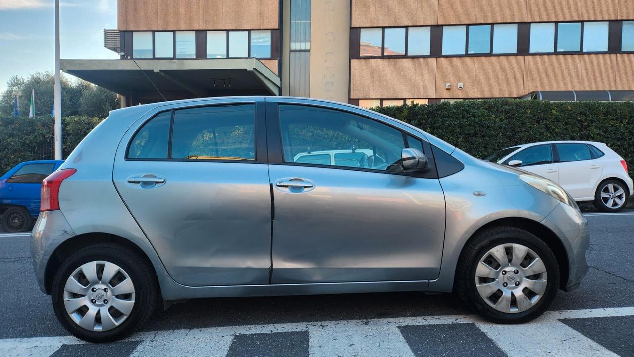 Toyota Yaris 1.0 5 porte Sol