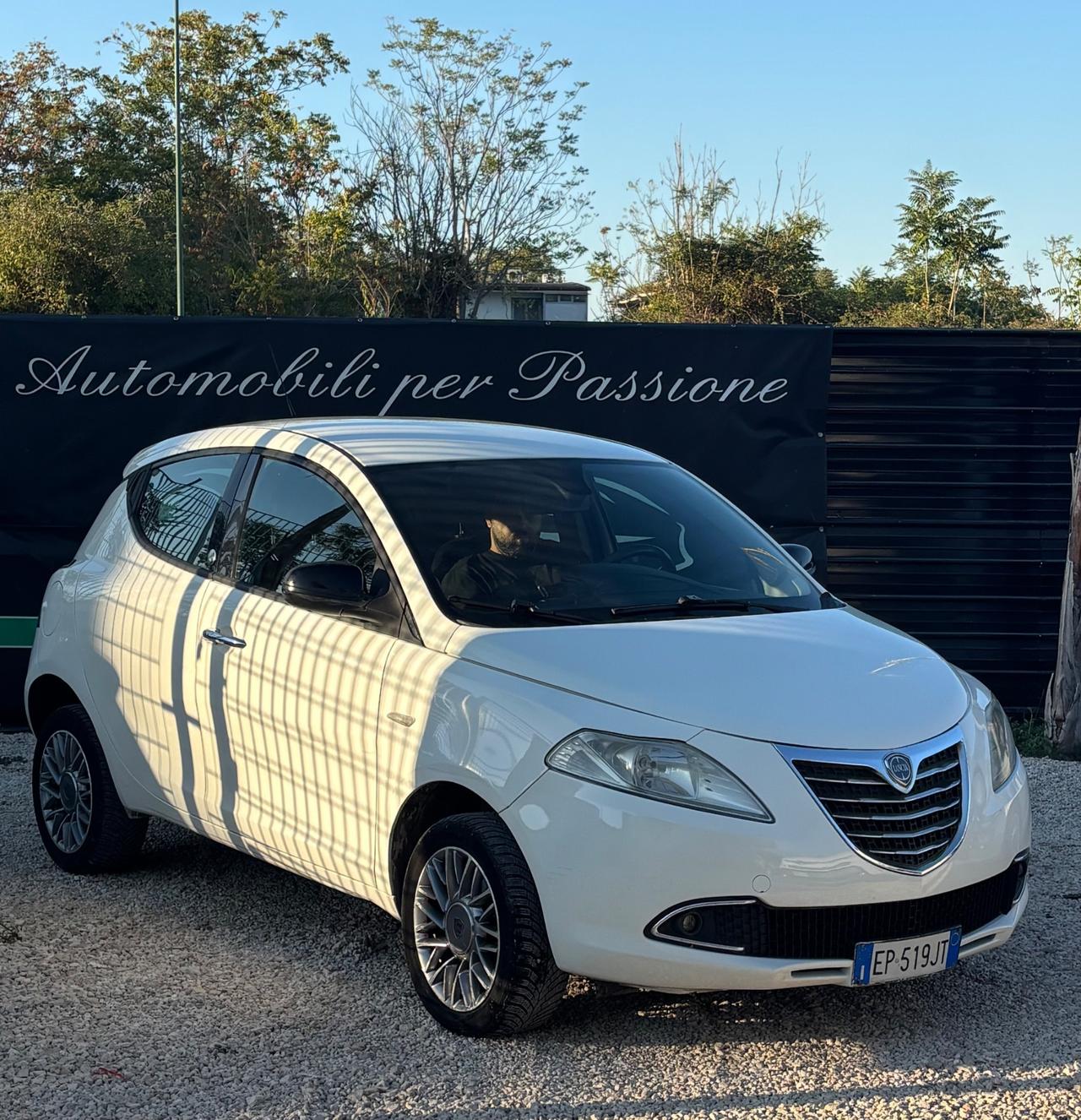 Lancia Ypsilon 0.9 TwinAir 85 CV 5 porte Metano Ecochic Elefantino